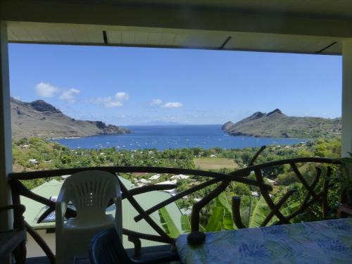 Taiohae House | Oceanfront Fare Manutea: Guest Rated 8/10 with Breakfast