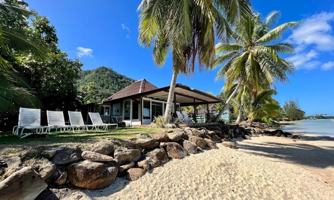 French Polynesia House | Fare Matairoa - Cozy Beachfront Cottage with Ocean View