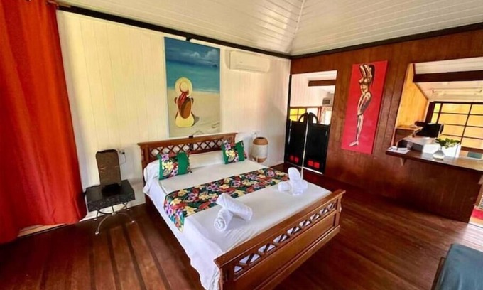 Moorea-Maiao House | Fare Miti: Beachfront Retreat with Lagoon Views and Breakfast