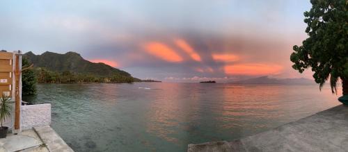 Afareaitu Villa | Enchanting Fare Orahana Moorea: Private Beach & Ocean View