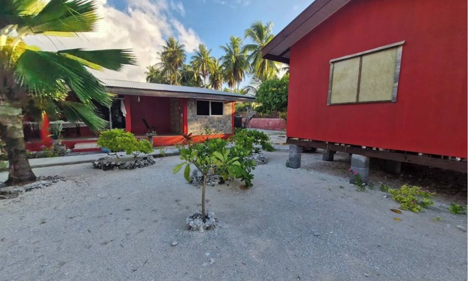 Tuherahera Bed & Breakfast | Fare Tipanie Située sur la Plage de Sable Rose, Idéal en Famille ou Entre Amis