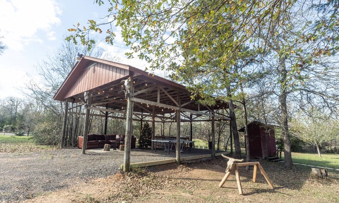 Bastrop House | Family-Friendly Farm and Ranch Retreat on 93 Acres