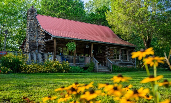 Springfield Cabin | Relaxing Farm Cabin Retreat at Kelly’s Jubilee - Pet Friendly