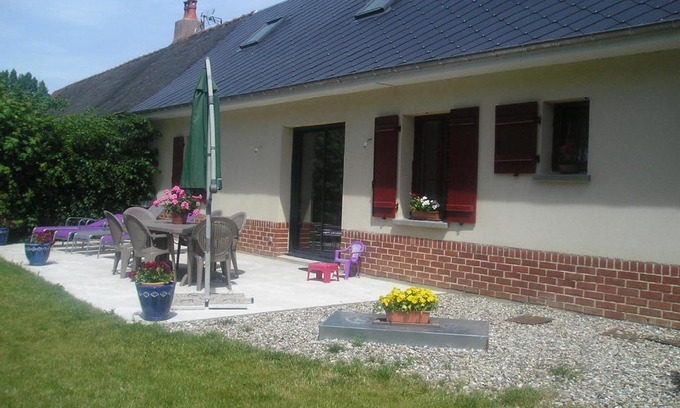 Moyenneville House | Cozy Farm Cottage de la Somme with Ocean View & Kitchen