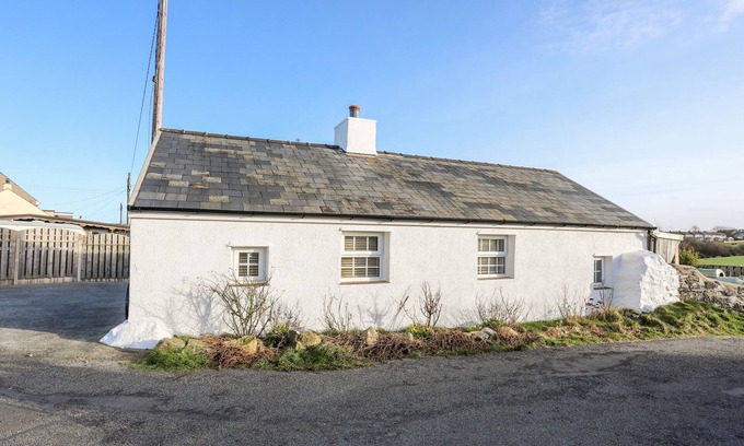 Cemaes Bay Cottage | Pet-Friendly Farm Cottage with Garden in Cemaes Bay