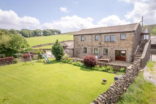 Fence House | Escape to Farm House with Breathtaking Views & Family-Friendly Amenities