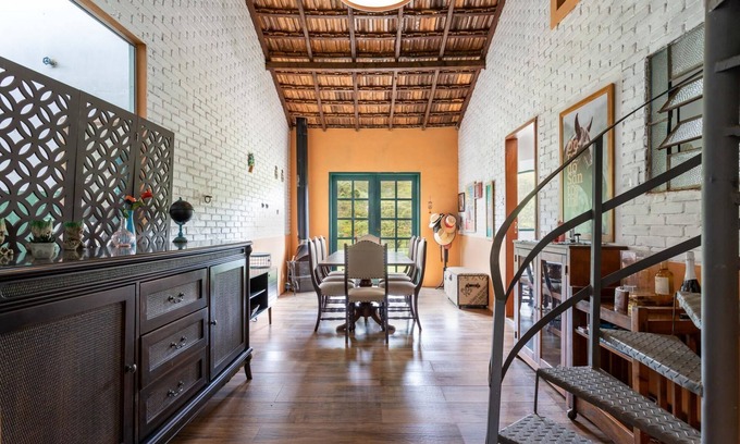 Sao Lourenco House | Relaxing Farm Stay in Pouso Alto MG with Breakfast Included