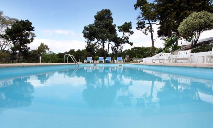 Charneca de Caparica e Sobreda Villa | Beachfront Farm Retreat with Pool, Steps from Lisbon