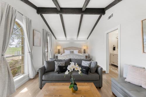 San Marcos House | Escape to a Farm Retreat with Jacuzzi and Mini Animals