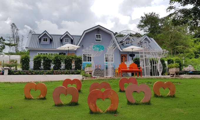 Kaeng Sopha Hotel | Charming Farm Terrace: Family-Friendly Stay with Great Amenities