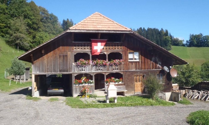 Lauperswil House | Cozy Holiday House Zollbrück: Ideal for Families & Pets