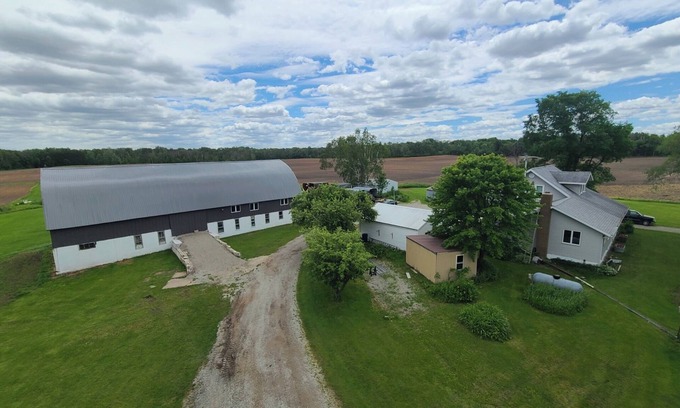 Cicero Other | Relaxing Farmhouse Near Lambeau Field with Spa & Hot Tub