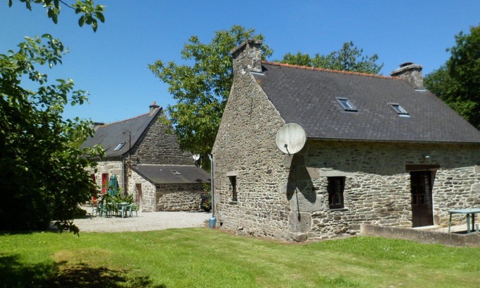 Plounevez-Quintin Other | Farmhouse + cottage with heated pool, WIFI, child friendly