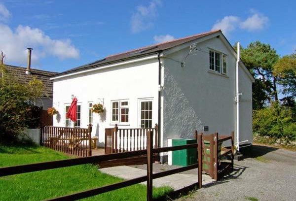 Pentraeth House | Cozy Farmhouse Cottage: 4-Star Retreat for Families & Pets