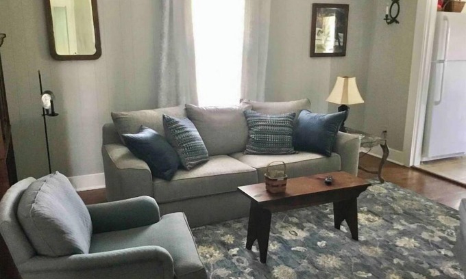 Frankfort Cottage | Idyllic Cottage Near Horse Farms and Scenic Winery Tours