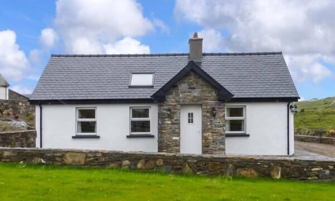 Lisdoonvarna Cottage | Family-Friendly Farmhouse in Lisdoonvarna, County Clare