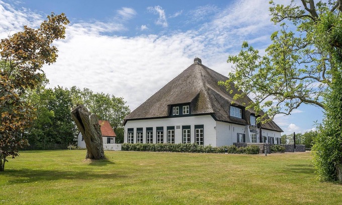 De Cocksdorp Other | Cozy Flat in De Cocksdorp with Kitchen & Breakfast Included