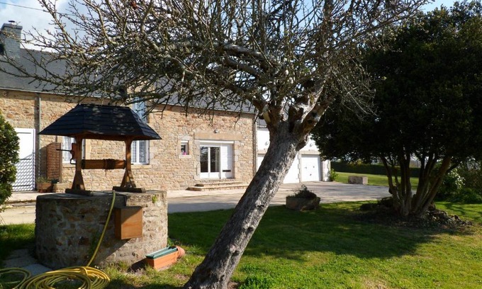 Vannes House | Cozy Farmhouse Nestled in a Private Park, Pet Friendly
