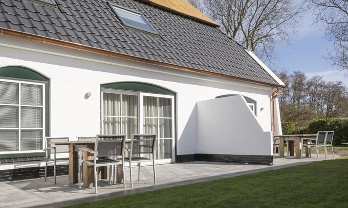 De Cocksdorp House | Inviting Farmhouse in De Cocksdorp with Private Terrace