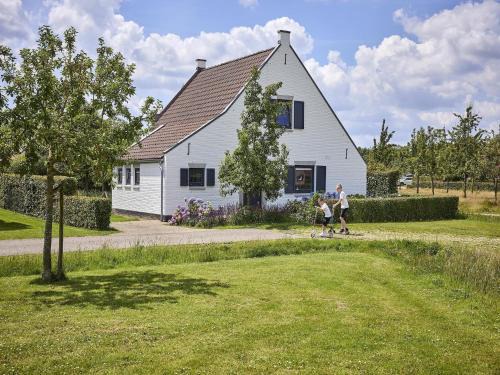 Roggel Villa | Relaxing Villa with Sauna & Bubble Bath in Limburg
