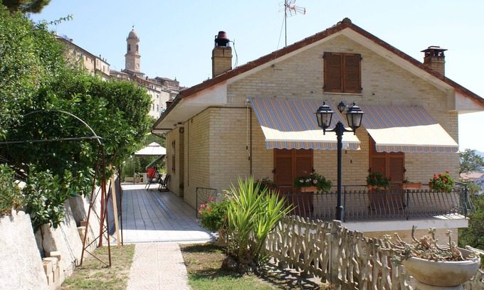 Petritoli House | Cozy Farmhouse: Guest Rated 10/10 with Family-Friendly Amenities