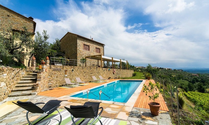 Vitolini House | Guest Rated 9.4: Belvilla by OYO Gioconda with Pool & Breakfast