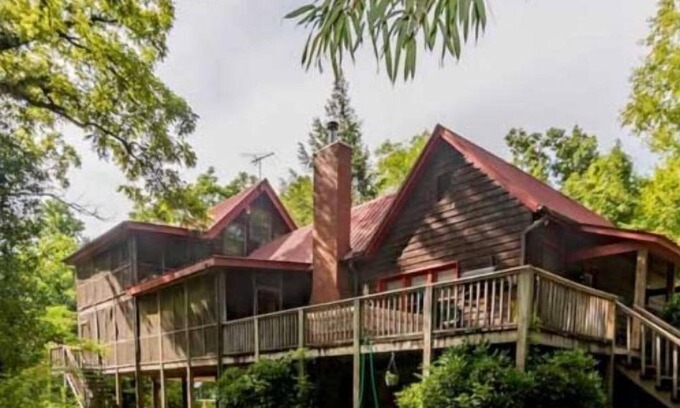 Walland Cabin | Relaxing Farmhouse by River with Mountain Views & Pool