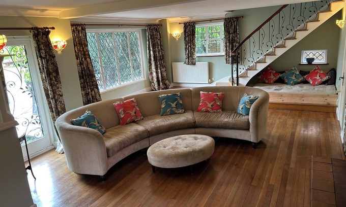 St. Mary's Other | Cozy Farmhouse Retreat Near London with Spa & Hot Tub