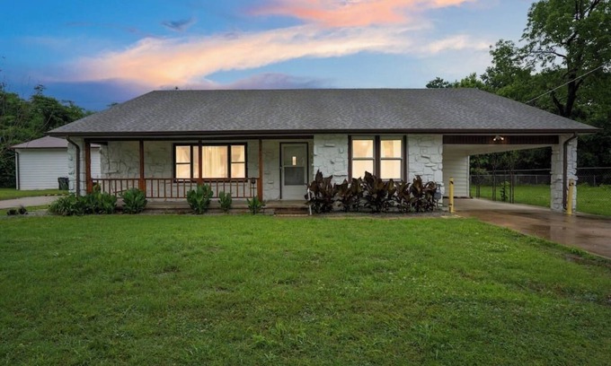Tulsa House | Charming Farmhouse Retreat with Pet-Friendly Amenities