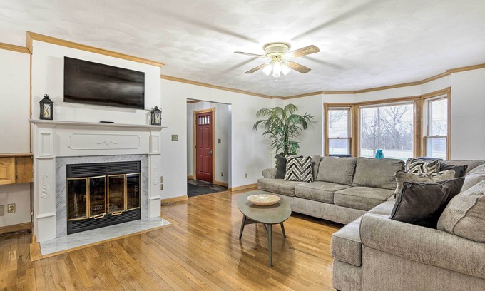 Pickerington House | Idyllic 5-Acre Vacation Home with Nature Trails & Spa