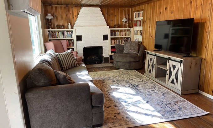 Arvada House | Charming Farmhouse on Horse Ranch in Quiet Arvada Location