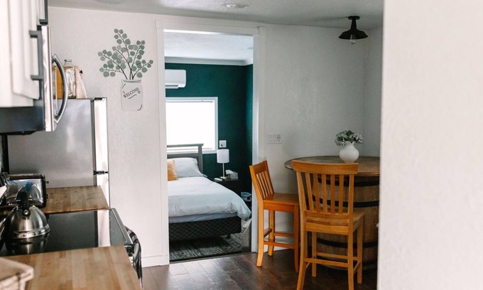 Tri-Cities Other | Top-Rated Farmhouse Style Guesthouse in Kennewick