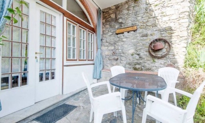 Fosdinovo House | Inviting Farmhouse with Pool for 15 Guests at Il Borgo Della Colomba
