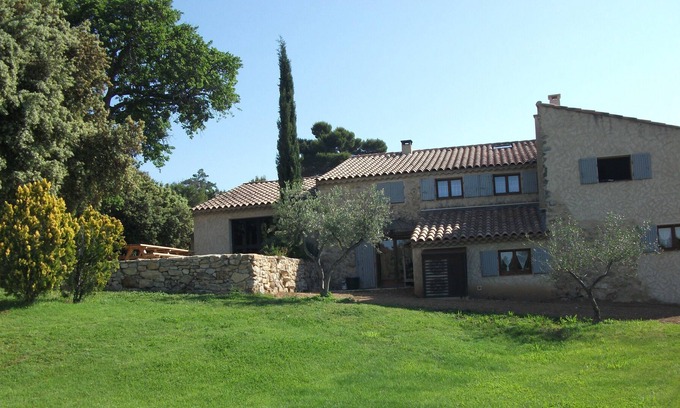 Pierrevert Apartment | Farmhouse with tradition, Provençal accommodation of the Luberon area