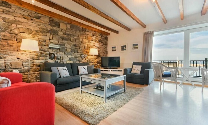 Seahouses Cottage | FARNE LOOKOUT: Pet-Friendly Retreat with Ocean View