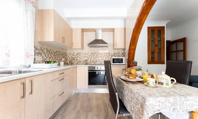 Carboneras Apartment | Cozy Getaway at Faro's Happy Nest - Carboneras