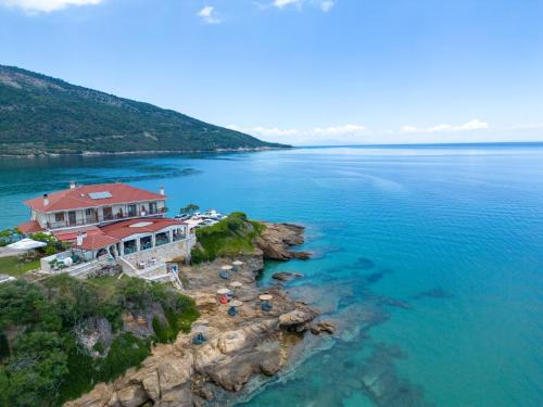 Koinira Bed & Breakfast | Elegant Faros View: 4-Star Stay with Restaurant Access