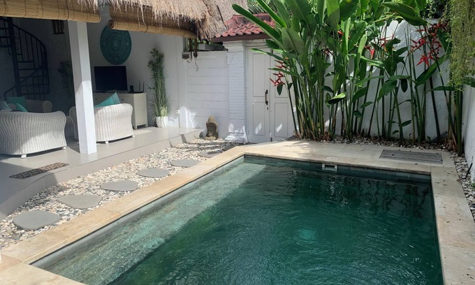 Legian Villa | Family-Friendly Tiga Pantai Villa in Seminyak Awaits You
