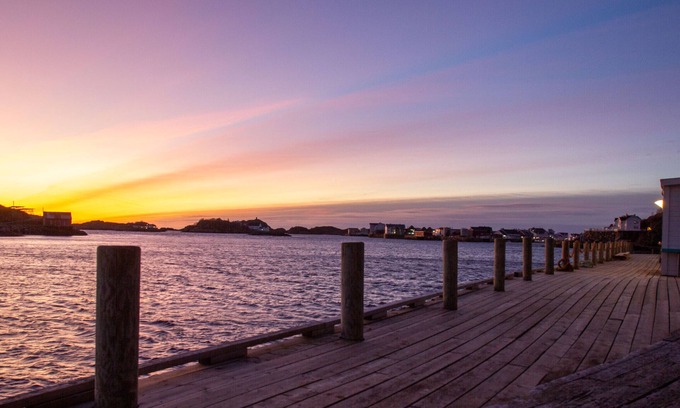 Henningsvaer Hotel | Cozy Fast Hotel Henningsvær with Breakfast & Family Options