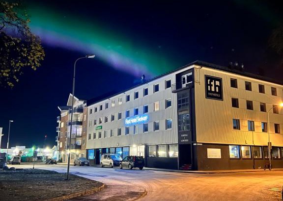 Svolvaer Hotel | Comfortable Stay at Fast Hotel Svolvær - Pet Friendly & More