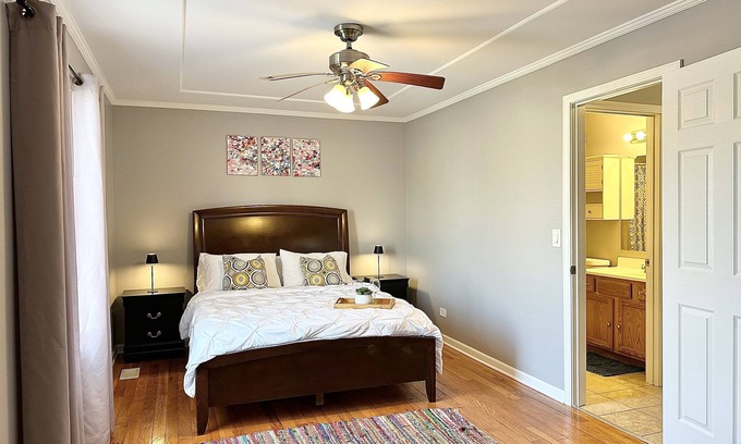 Fox Valley House | Comfortable 3-Bedroom Retreat with Fast Wi-Fi & Free Parking