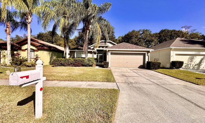 Lake Bernadette House | Relaxing Retreat near Wesley Chapel with Pool & Spa Amenities