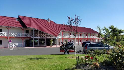 Montmarault Hotel | Discover Fasthotel Montmarault: Pet-Friendly & Family-Oriented
