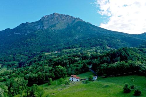Ponte nelle Alpi Bed & Breakfast | Indulge at Fastuc B&B: Perfect for Families with Kitchen