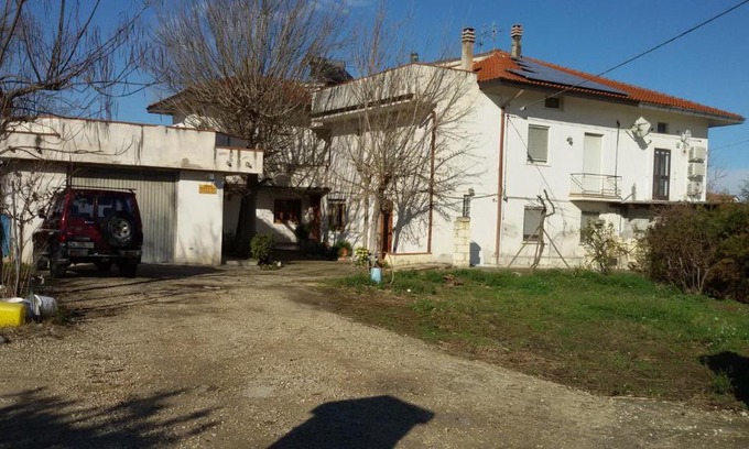 Crecchio House | Fattoria Zitumasse: Pet-Friendly Retreat with Ocean Views