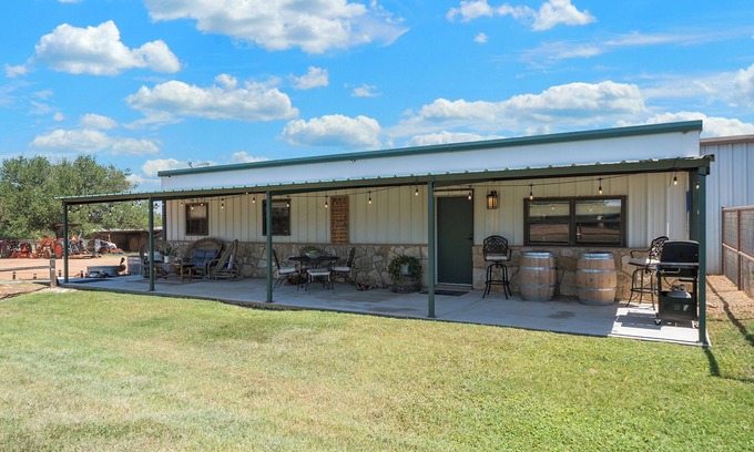Llano Apartment | Pet-Friendly Getaway at Faulkner Ranch Bunkhouse