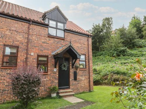 Ruswarp House | Discover Fauna's Corner: Pet-Friendly Retreat with Pool