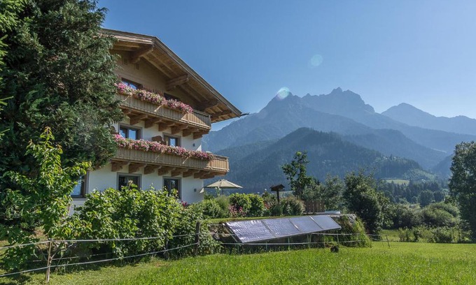 Saalfelden am Steinernen Meer Apartment | Faustlinghof: Oceanfront Bliss with Pool & Hot Tub