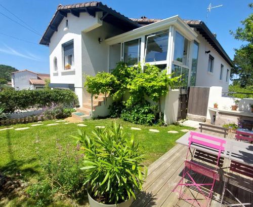 Saint-Palais-sur-Mer House | Fauvette17: Oceanfront Pet-Friendly Retreat with High Ratings