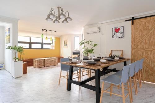 Mapo Apartment | Family-Friendly Fave Stay: A 4-Star Getaway Awaits